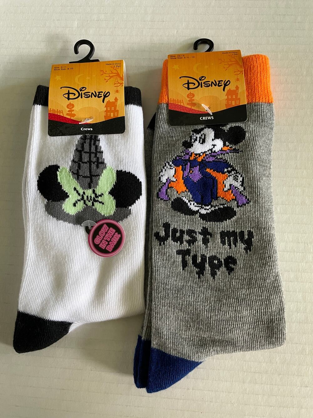 2 PAIR DISNEY GLOWIN DARK MICKEY VAMPIRE HALLOWEEN SOCKS NEW